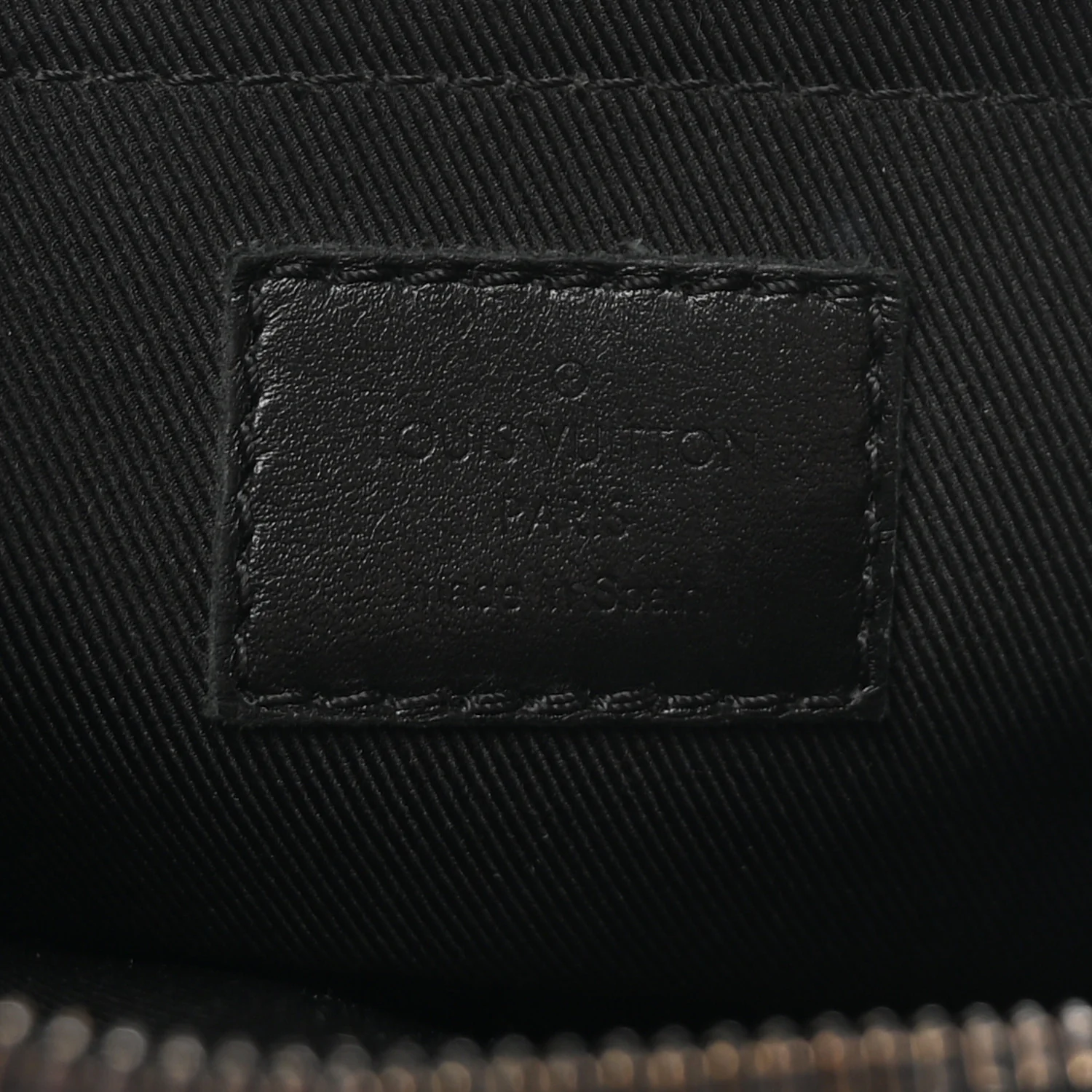 Taurillon Monogram Steamer Messenger Black