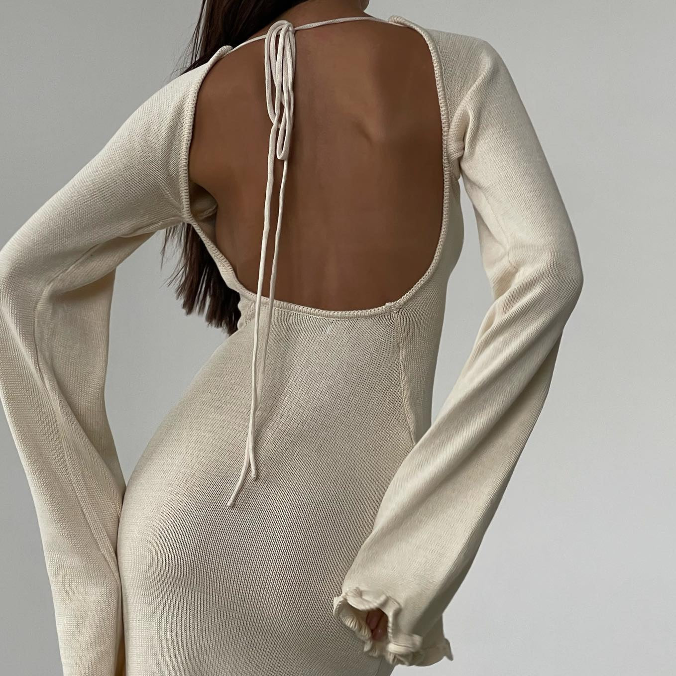 Robe longue en maille nuage ivoire à dos ouvert
