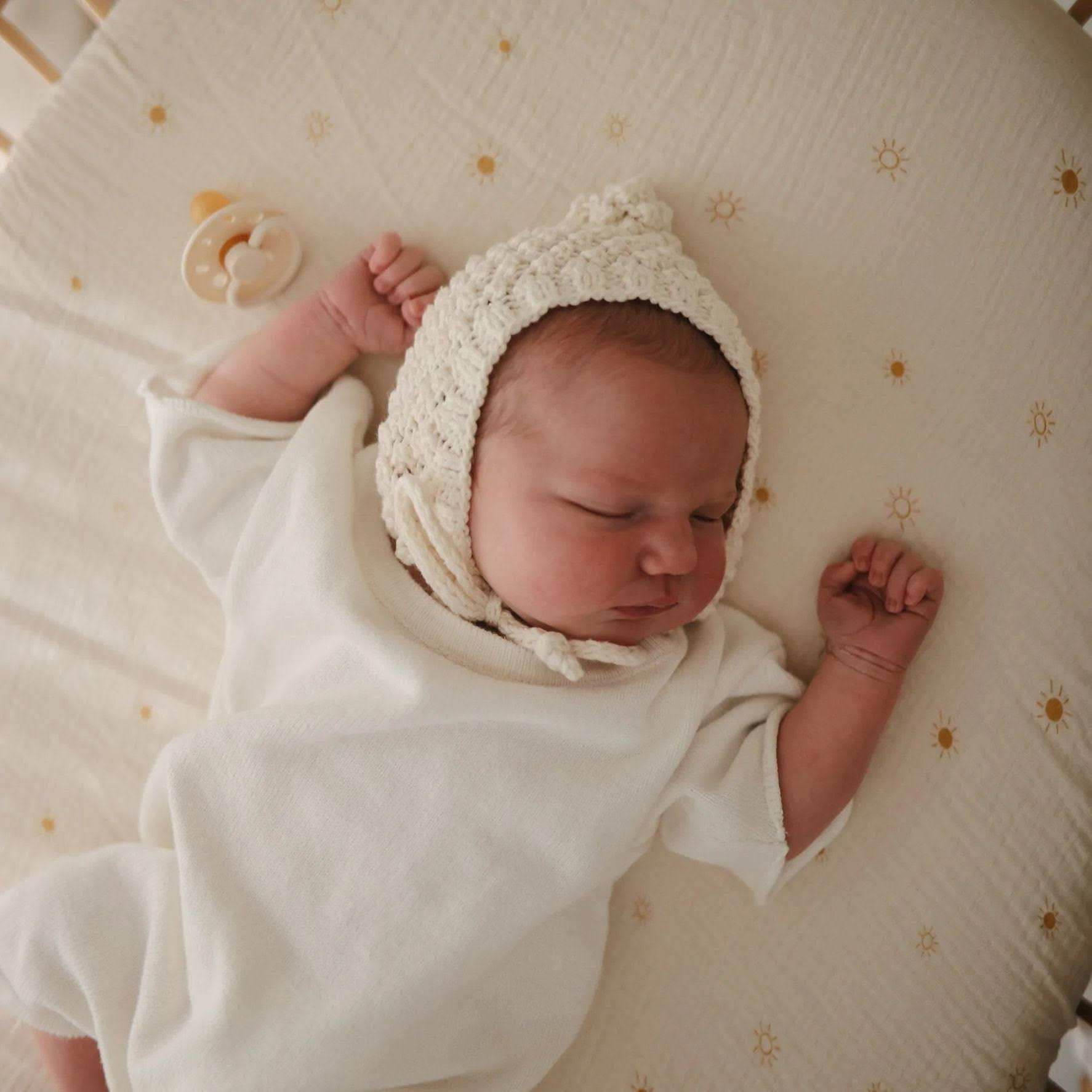 Mushie Fitted Crib Sheet | Extra Soft Muslin Crib Sheet | Breathable | Material: 100% Cotton | Fully Elastic Corners | Pre-Washed | 40x10x100cm (Sun)