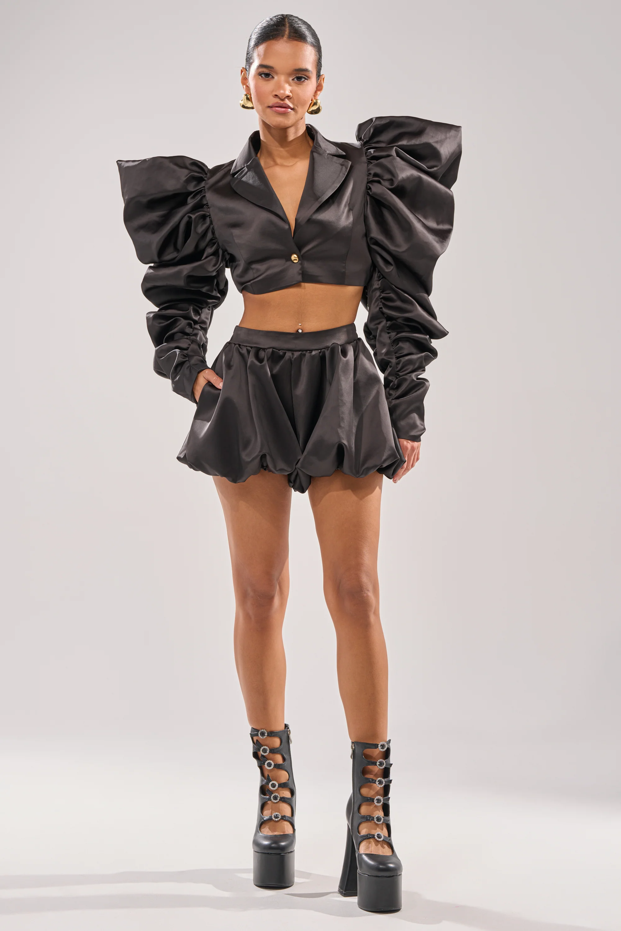 PHOEBE SATIN BUBBLE SHORT - Akira Store
