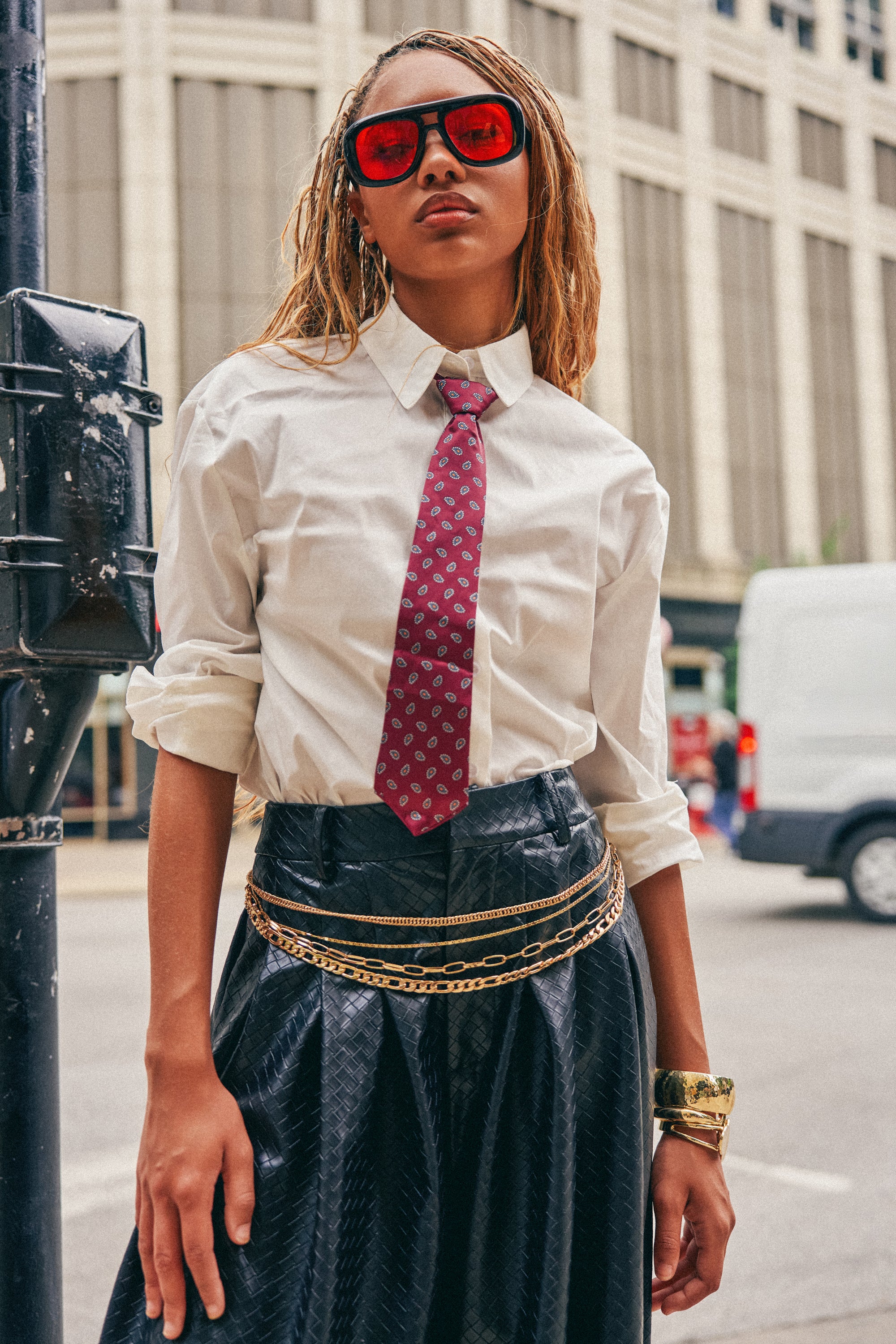 OFFICE BADDIE POPLIN BUTTON DOWN BLOUSE - Akira Store