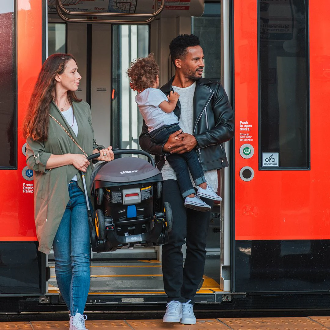 Siège auto et poussette pour bébé Doona 2025 avec base
