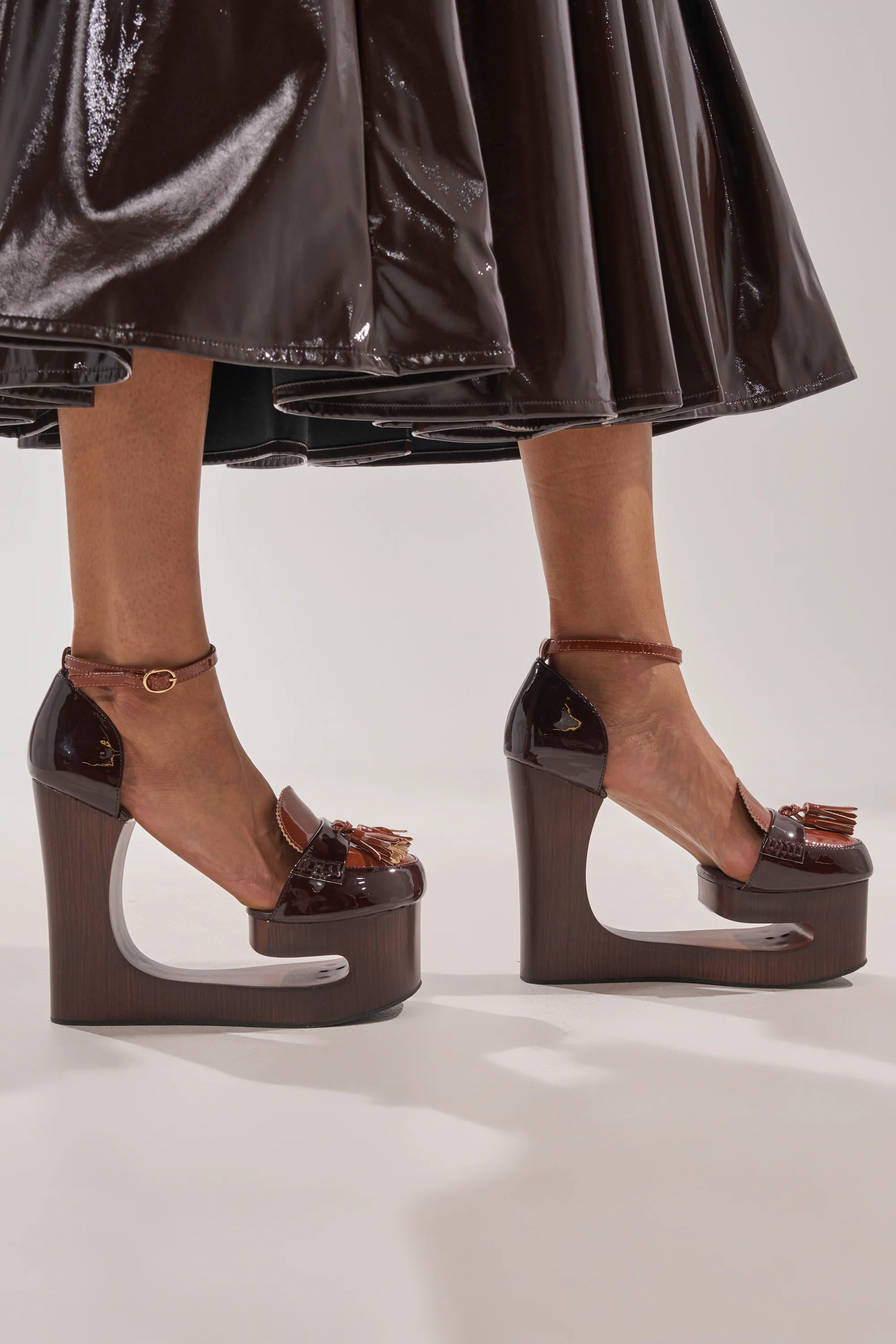 AKIRA GOLD BIXBY BROWN EMPTY WEDGE PUMP - Akira Store