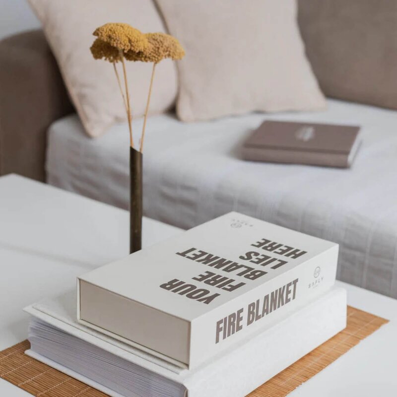 Coffee Table Book med brannteppe 16x28 cm kremhvit