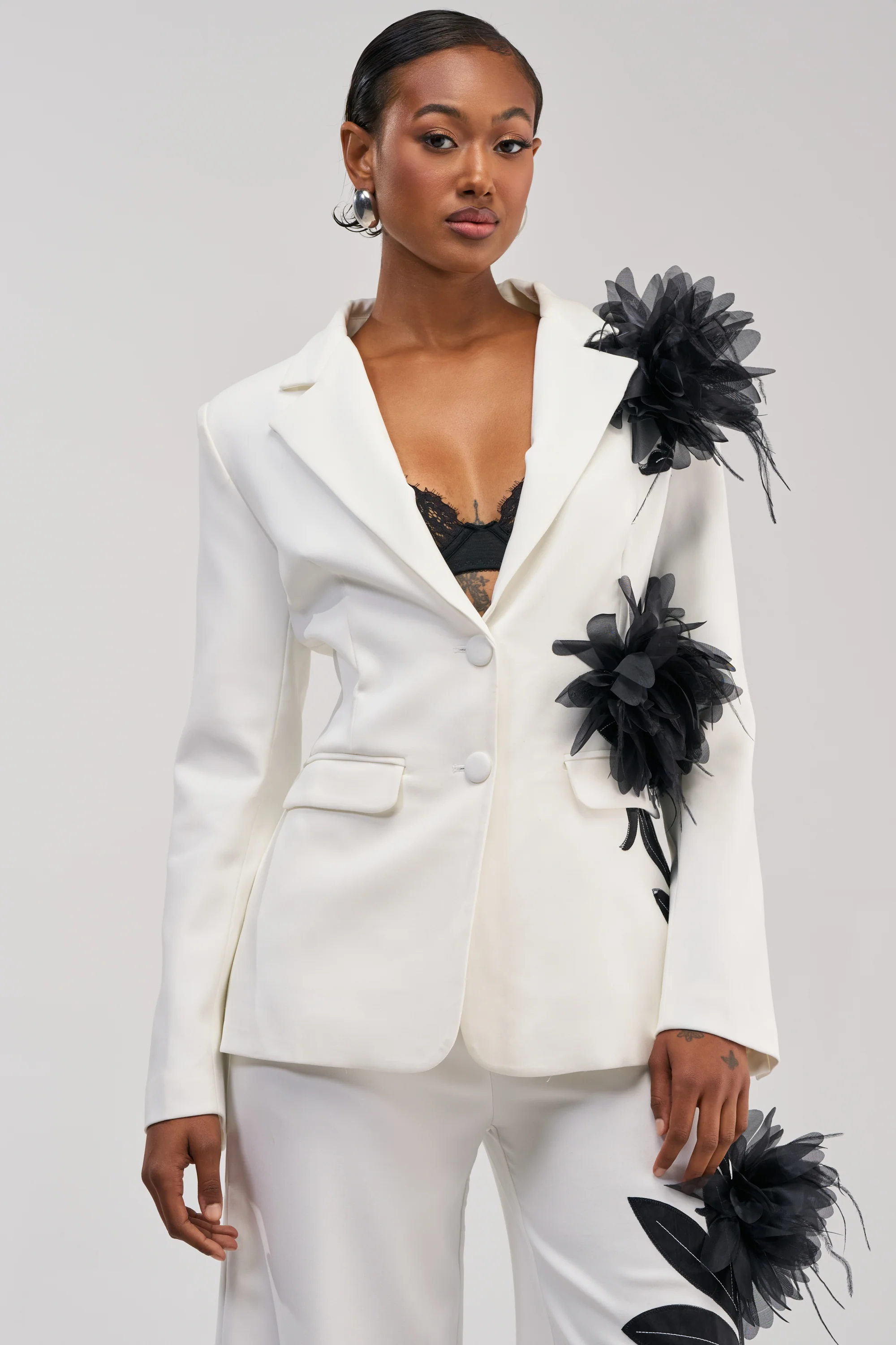 IN FULL BLOOM APPLIQUE BLAZER - Akira Store