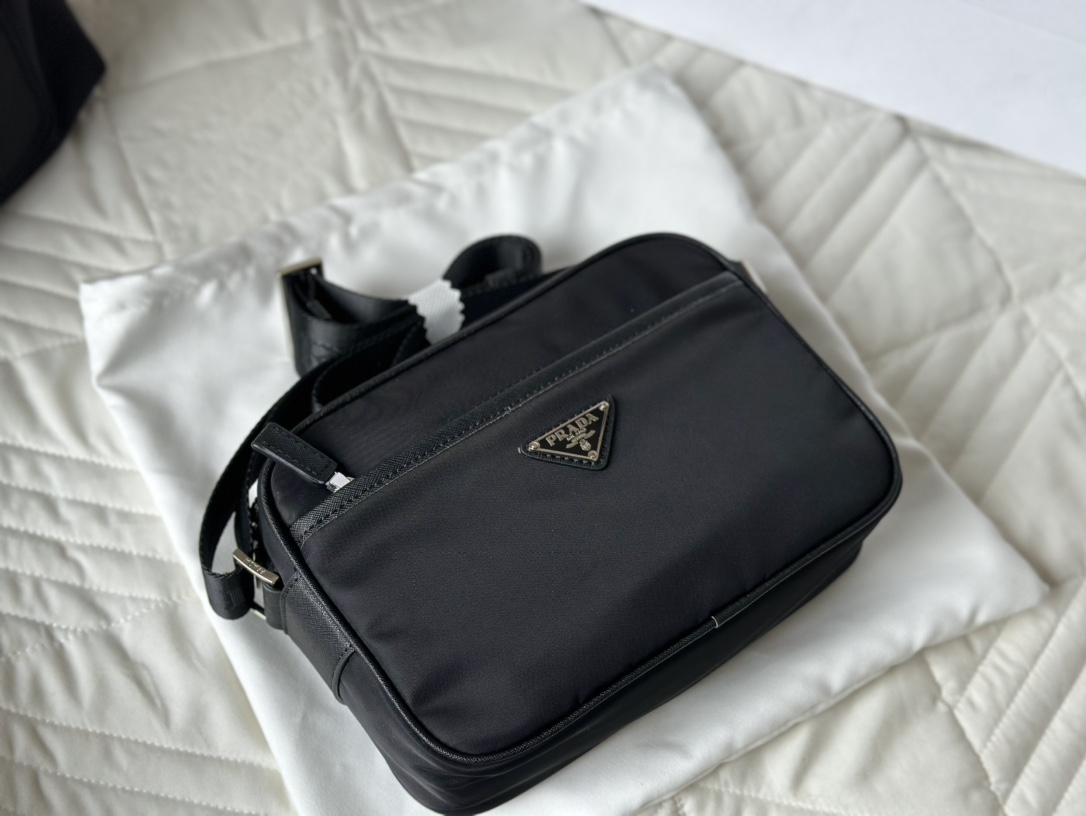 Pra new arrival men and women bag size : 24*15cm