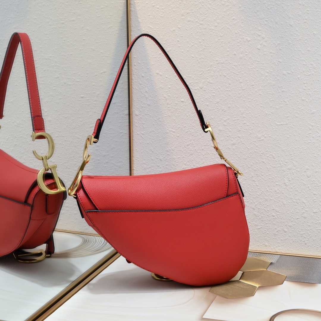 D saddle Be a classic with classics bag size: 25.5 x 20 x 6.5 cm