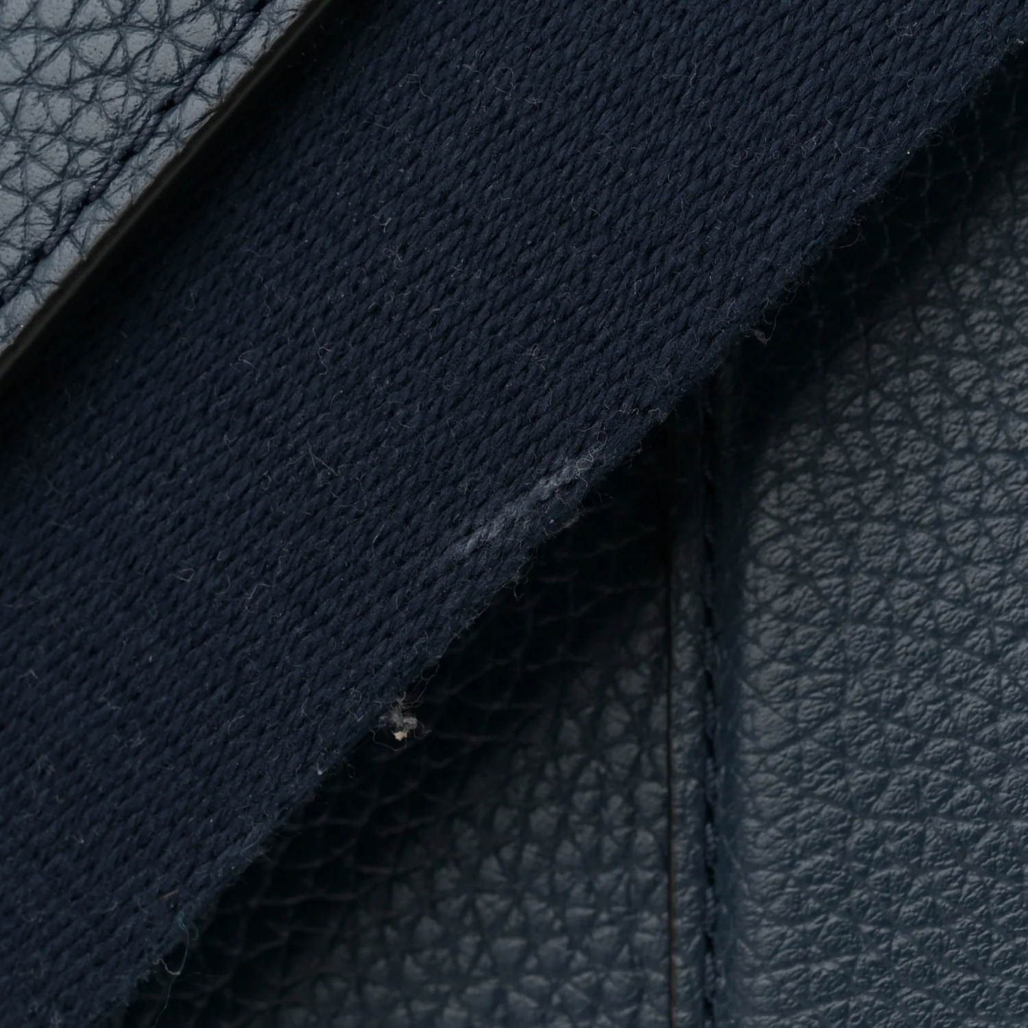 Grained Calfskin Small The Tote Bag Blue Sea