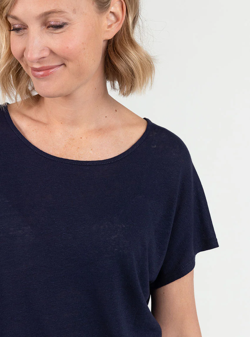 Top femme fluide en lin bleu marine