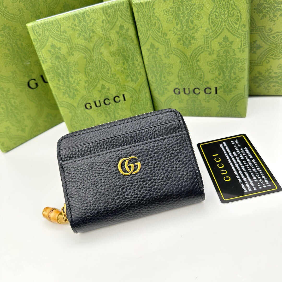 GUCCI【グッチ】 ミニマリストに最適！シンプルで上品な短財布