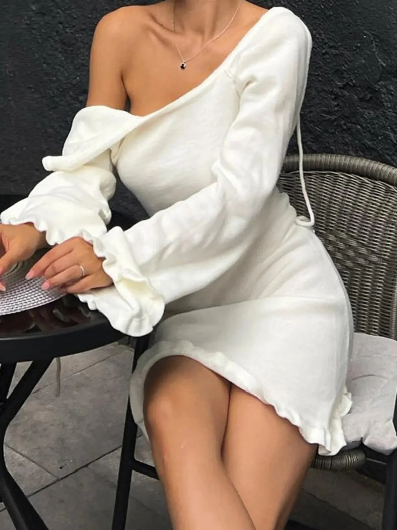 Robe pull en maille à manches longues et dos nu