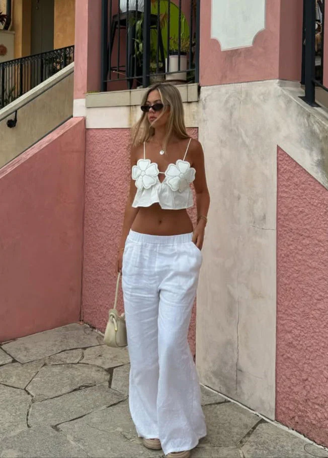 Blouse blanche à manches volantées pour femmes