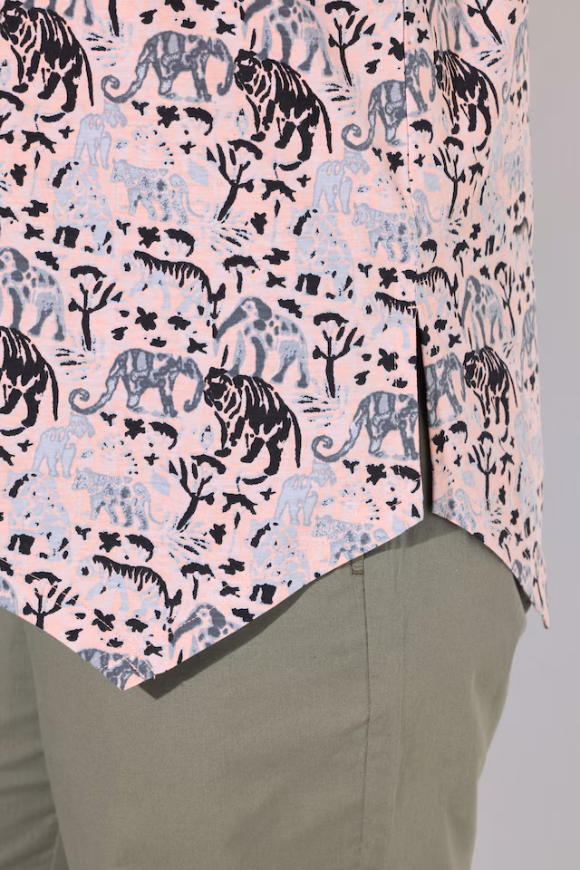 Half-sleeve A-line V-neck pointed hem animal pattern T-shirt