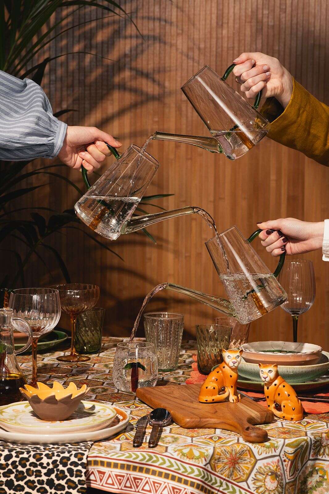 Glazen gieter met palmboom