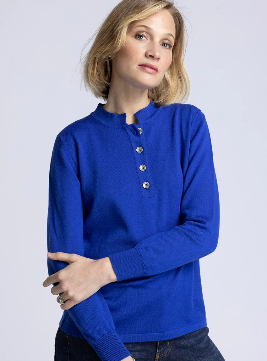 Pull femme col montant en laine merinos bleu dur