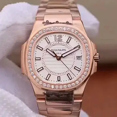 Patek Philippe Nautilus Ladies 7010 / 1R-011 Silver Dial