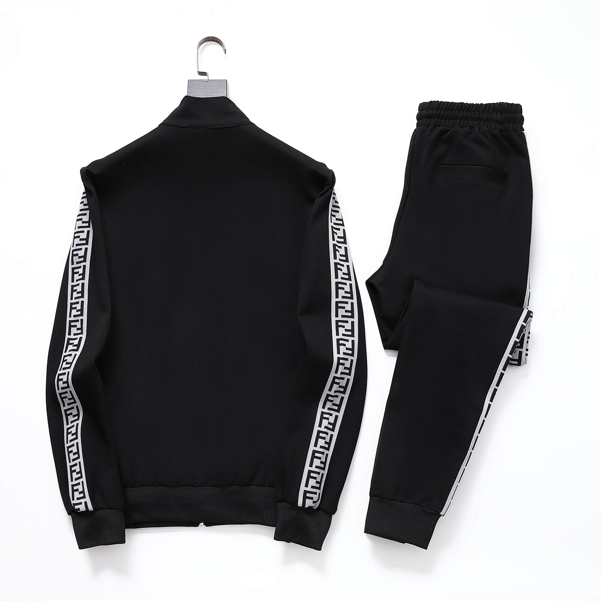 【FENDI】（フェンディ）【即日出荷】男女兼用、ご好評に付き再入荷！