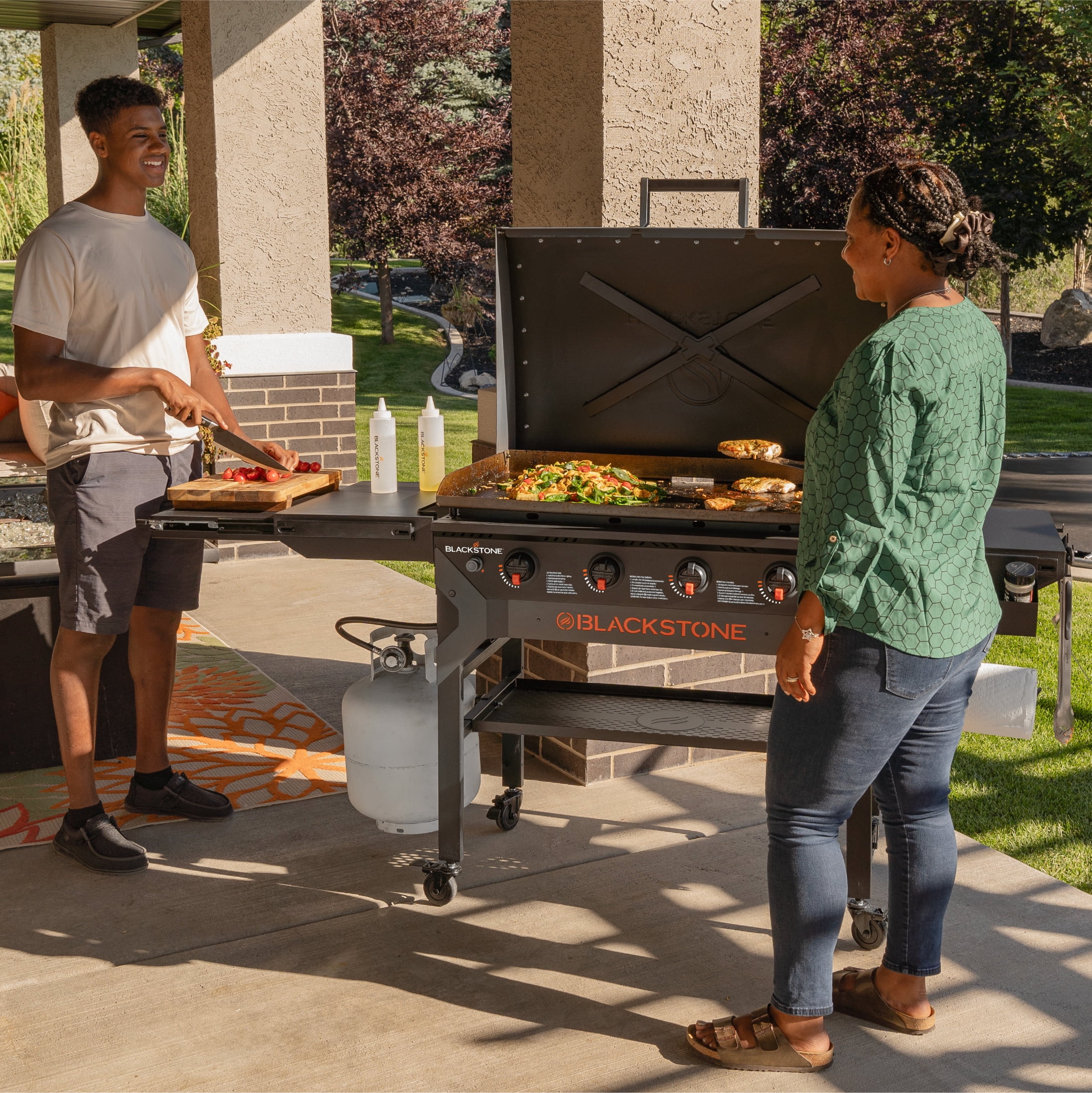 Iron Forged 4 Burner Liquid Propane Outdoor Griddle with Hood Black - Image 4