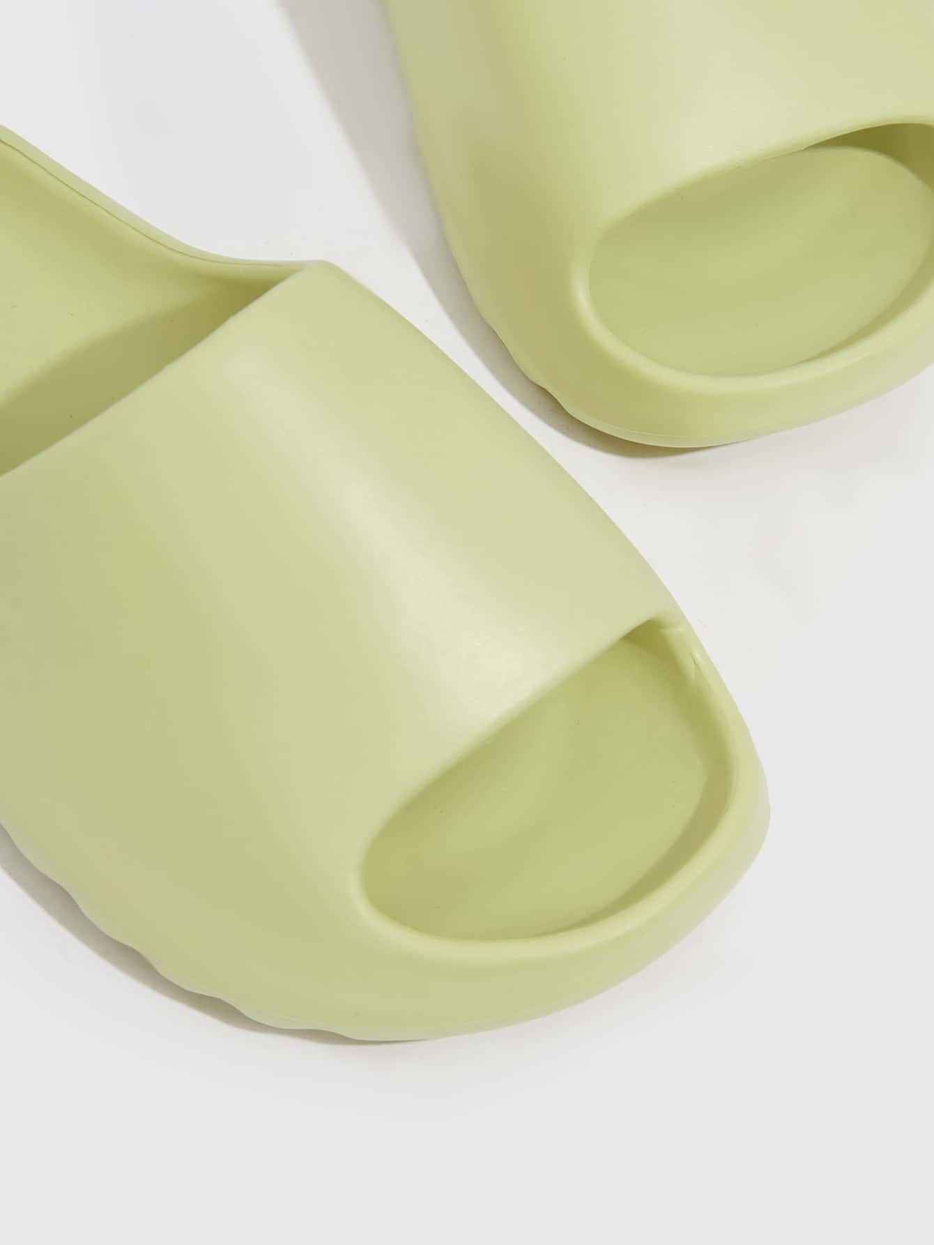 Sandales CUCCOO Basic pour femmes, modèle à bride unique, sandales jaunes tendance en EVA