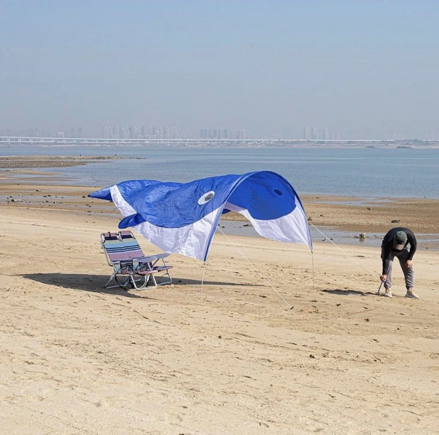Portable Beach Shade Tent Wind Driven Lightweight 2.43 lb for 2 - 3 People Blue
