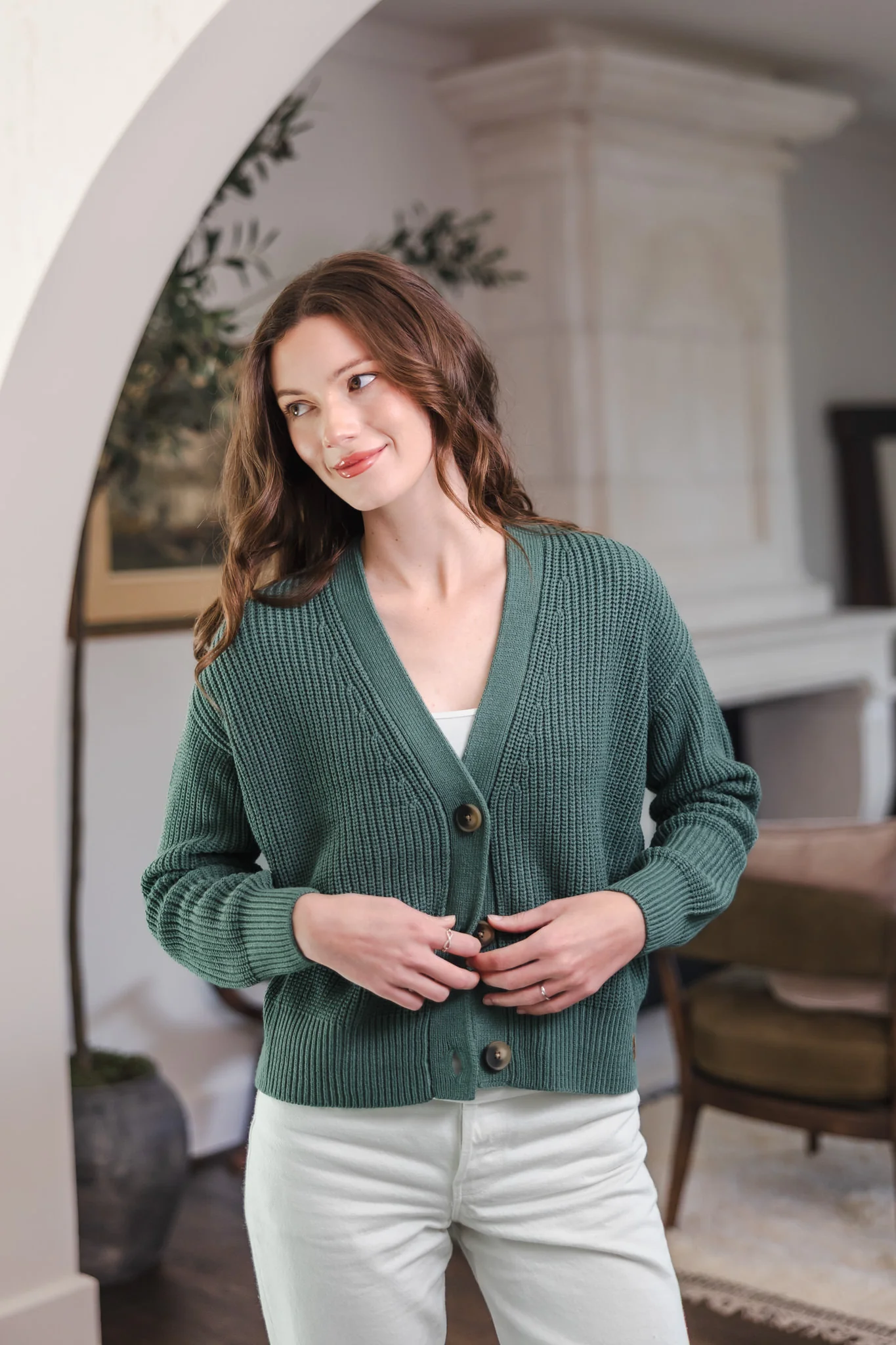 Chunky Knit Women's Cropped Cardigan in Pine