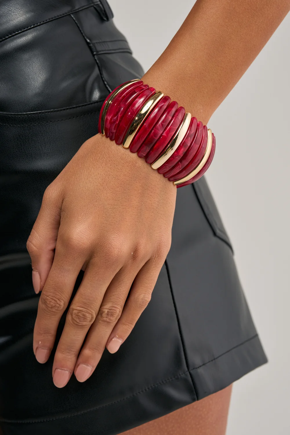 DISC BRACELET IN RED - Akira Store