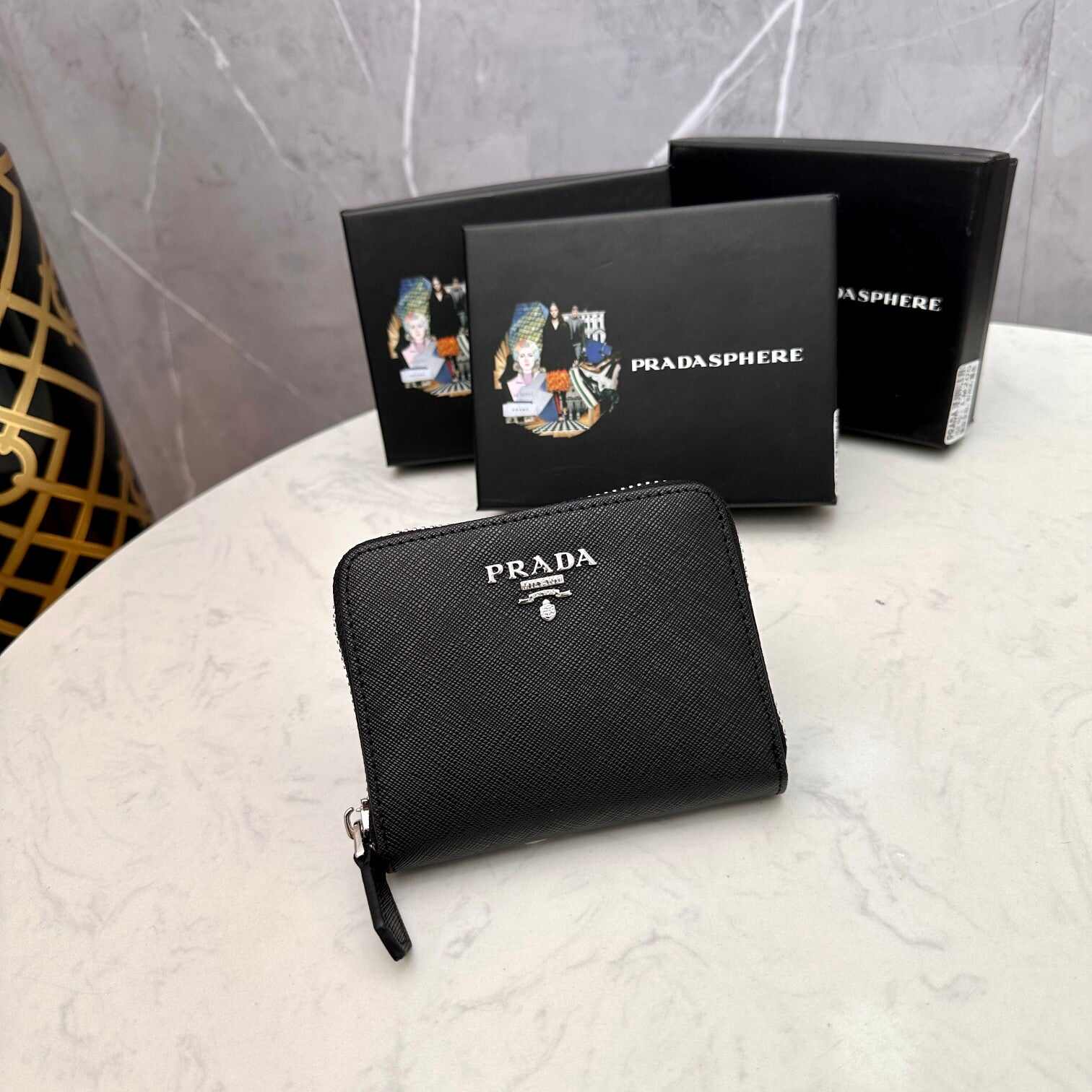 【プラダ】女性に人気のミニコインパース エレガントな印象 今だけ特価