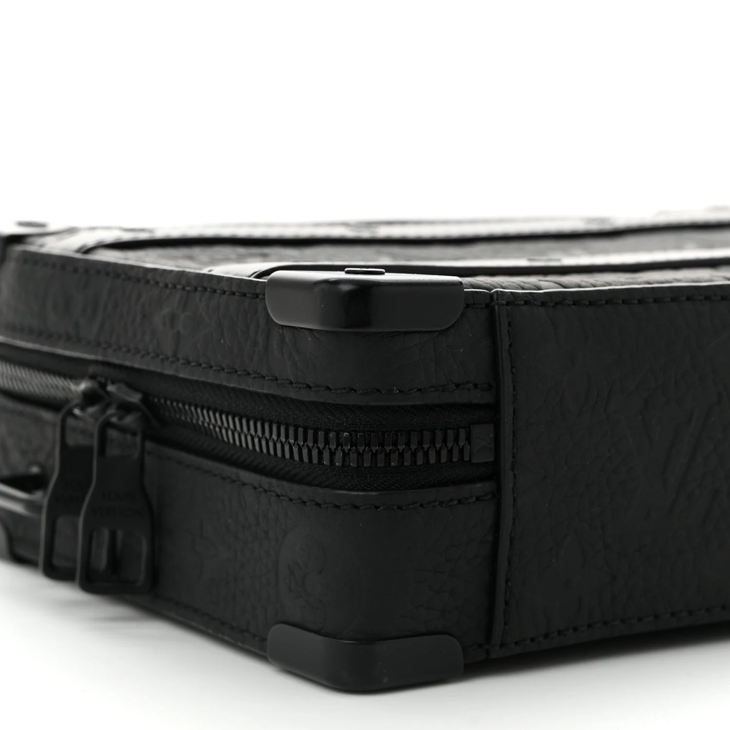 Taurillon Monogram Soft Trunk Black