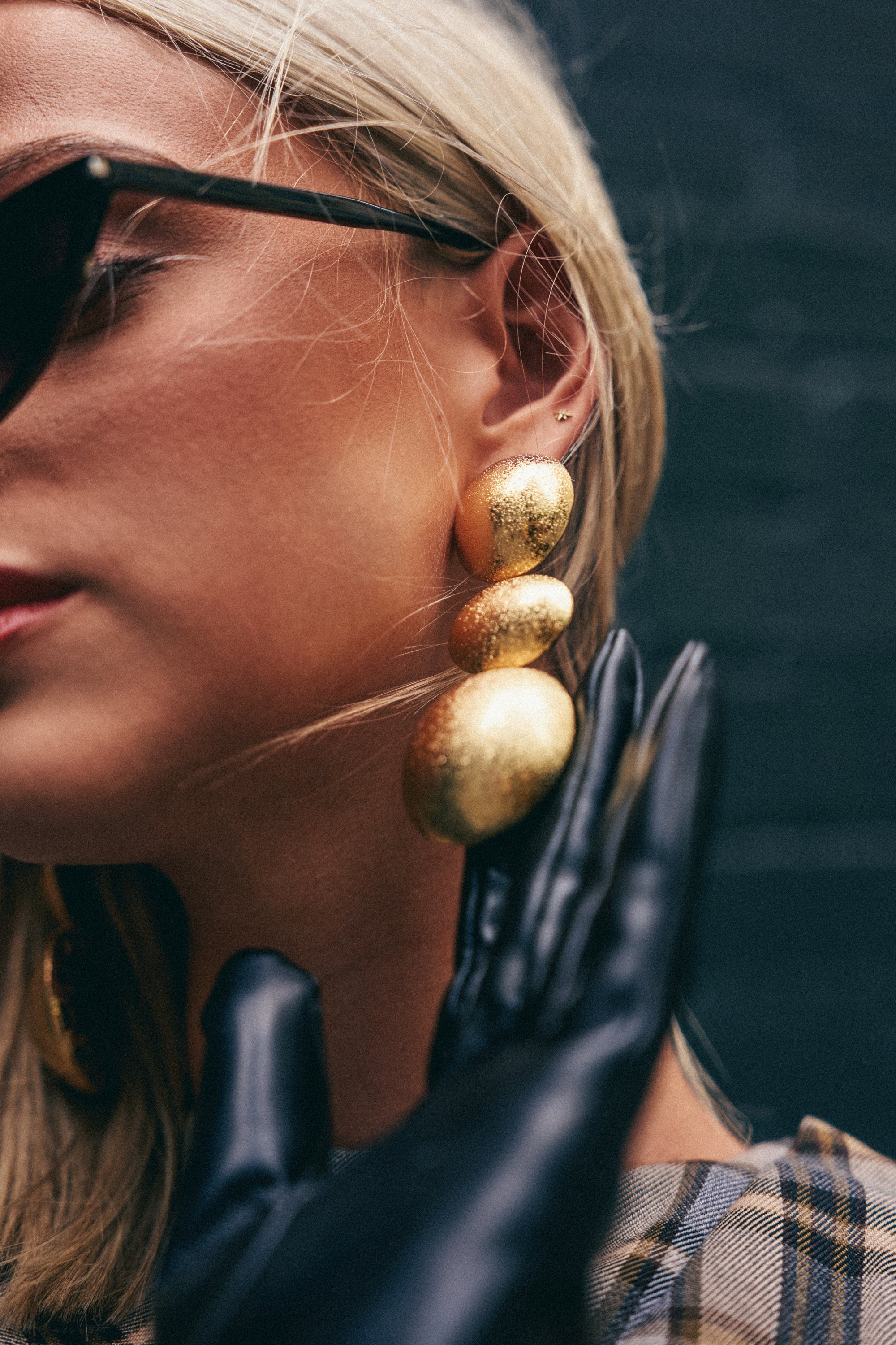 BALLS TO THE WALL EARRING IN GOLD - Akira Store