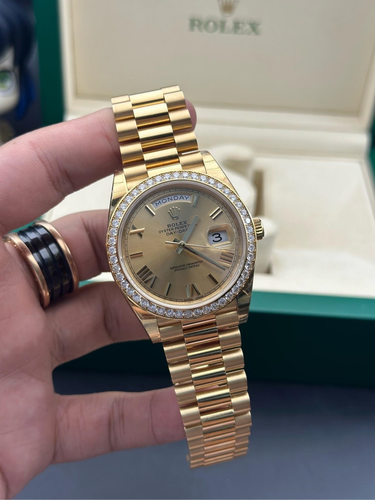 【Super Clone】RLX Day-Date 40mm Champagne Dial and Diamond Bezel Yellow Gold President Bracelet  228348RBR-0003