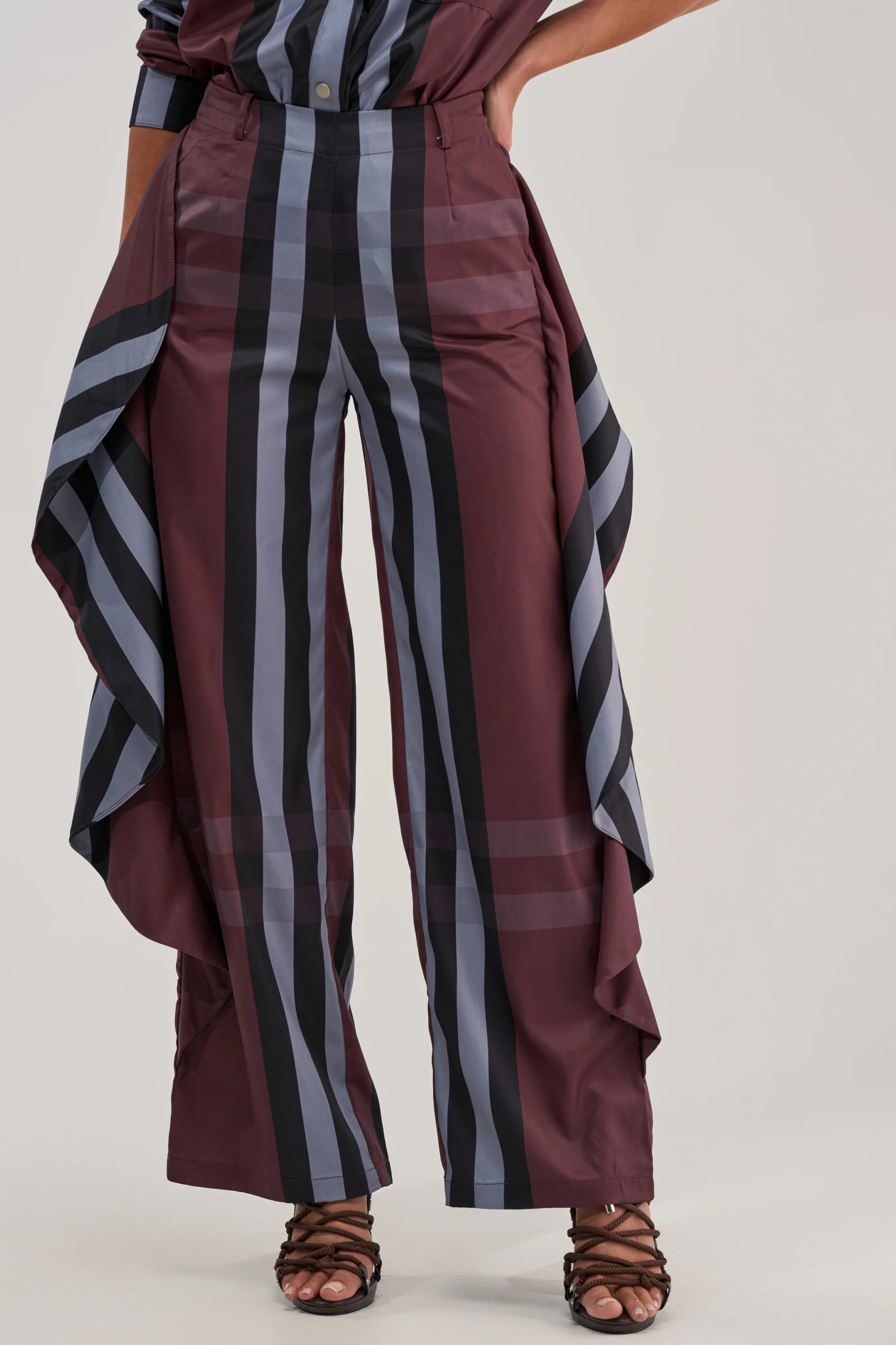 LUXURY LIFE PLAID PALAZZO PANT - Akira Store