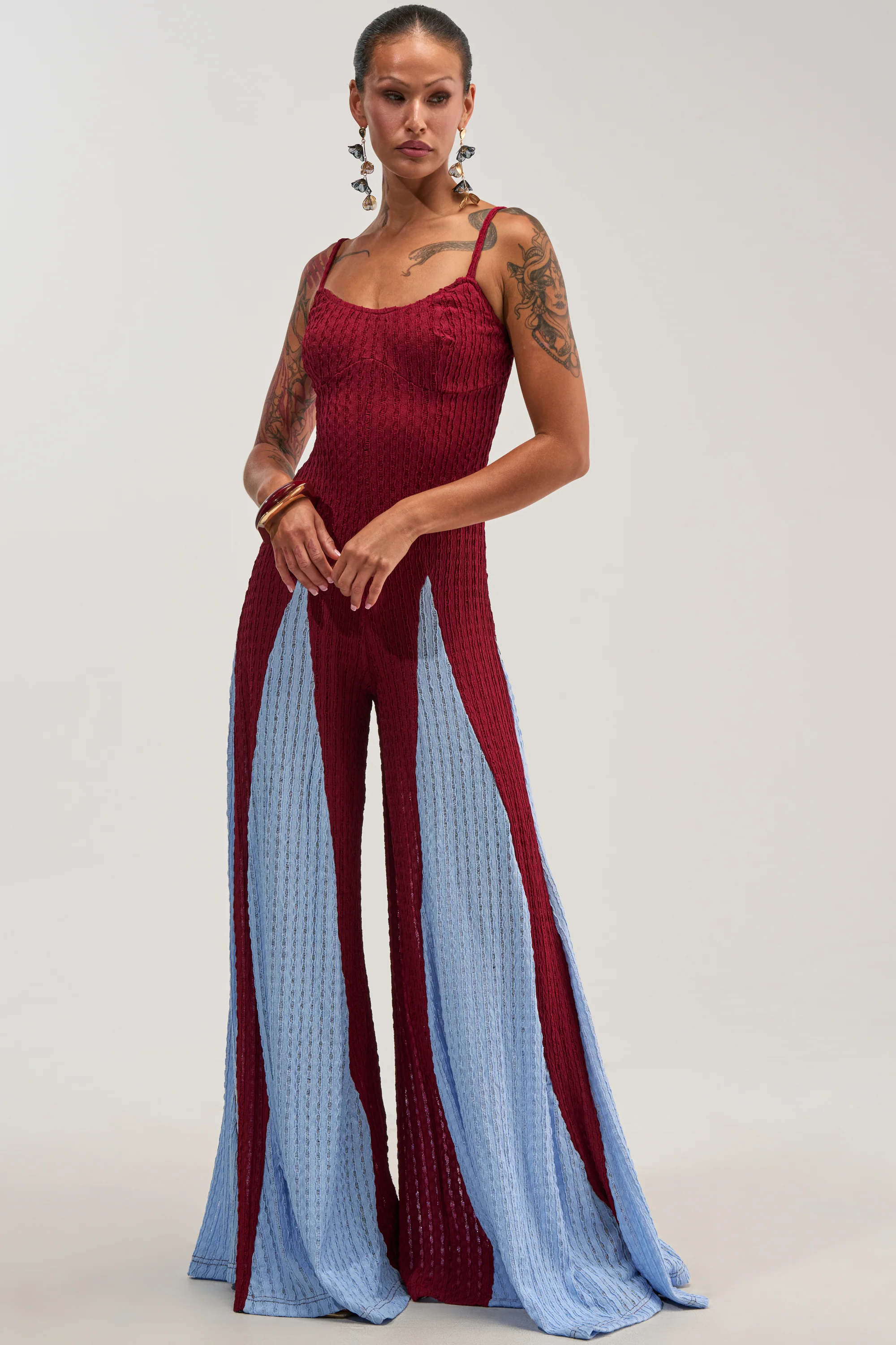 ALL DAY EVERYDAY COLOR BLOCK WOVEN JUMPSUIT IN BURGUNDY - Akira Store