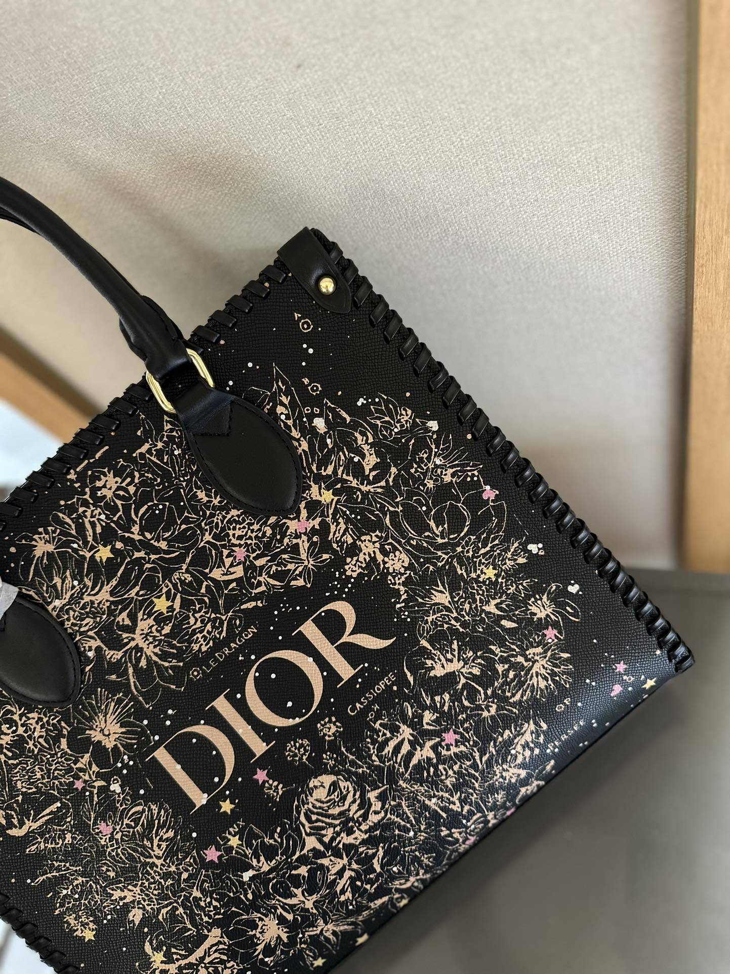 D new arrival tote bag size: 33 * 28 cm
