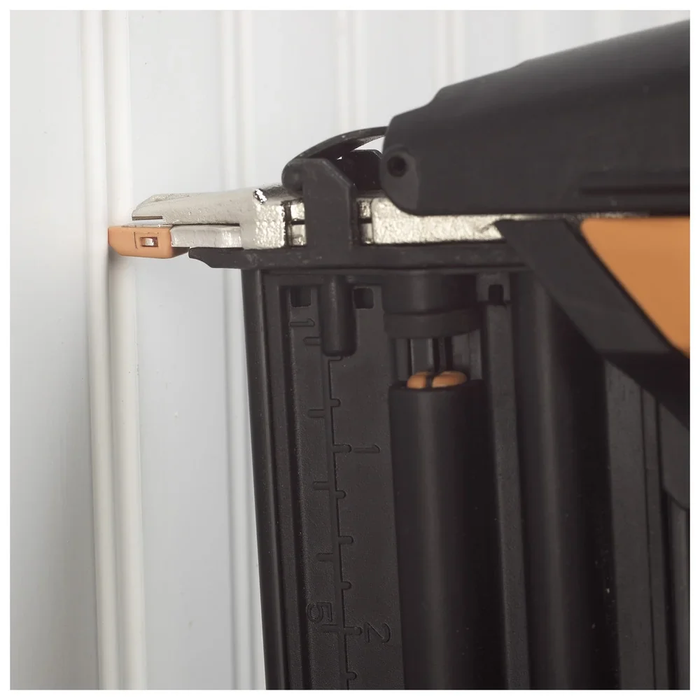 Bostitch Smart Point Pneumatic 18 Ga. Brad Nailer Kit