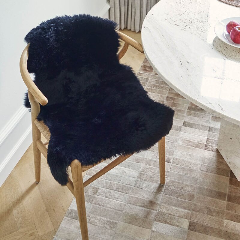 Saueskinn new zealand lang ull 100 cm black