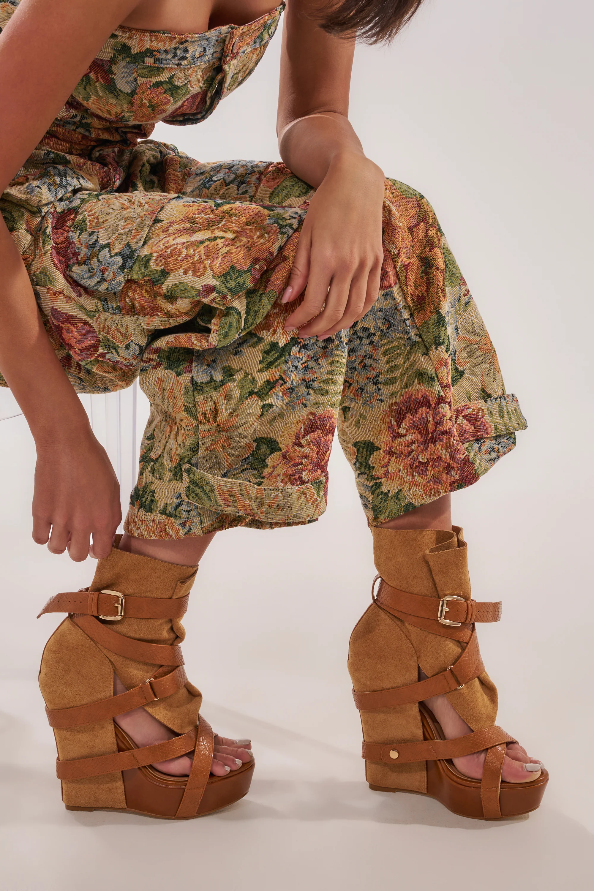 AZALEA WANG ROTHKO WEDGE SANDAL IN CAMEL - Akira Store