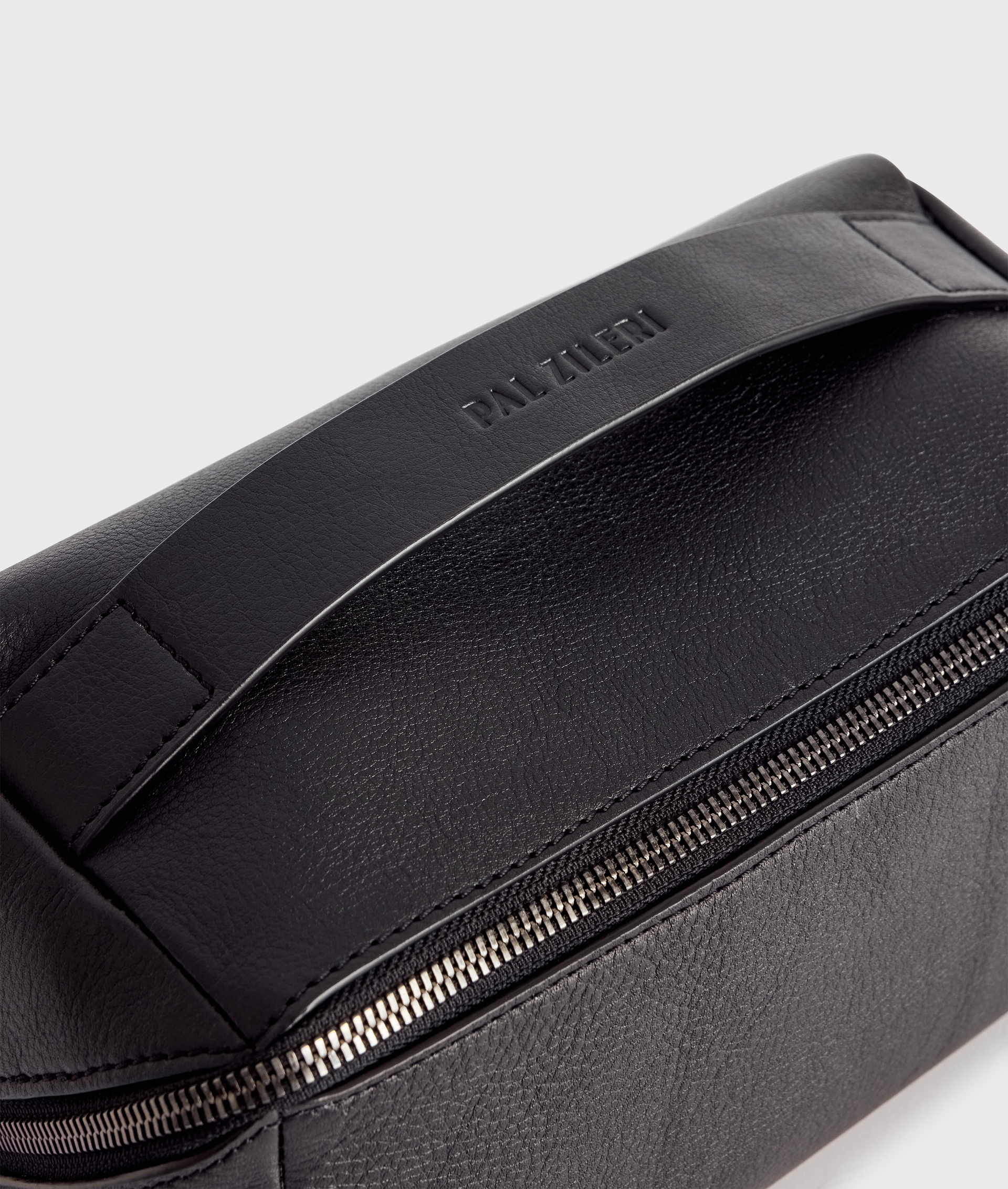 BEAUTYCASE IN VEGETABLE TANNED LEATHER BLACK