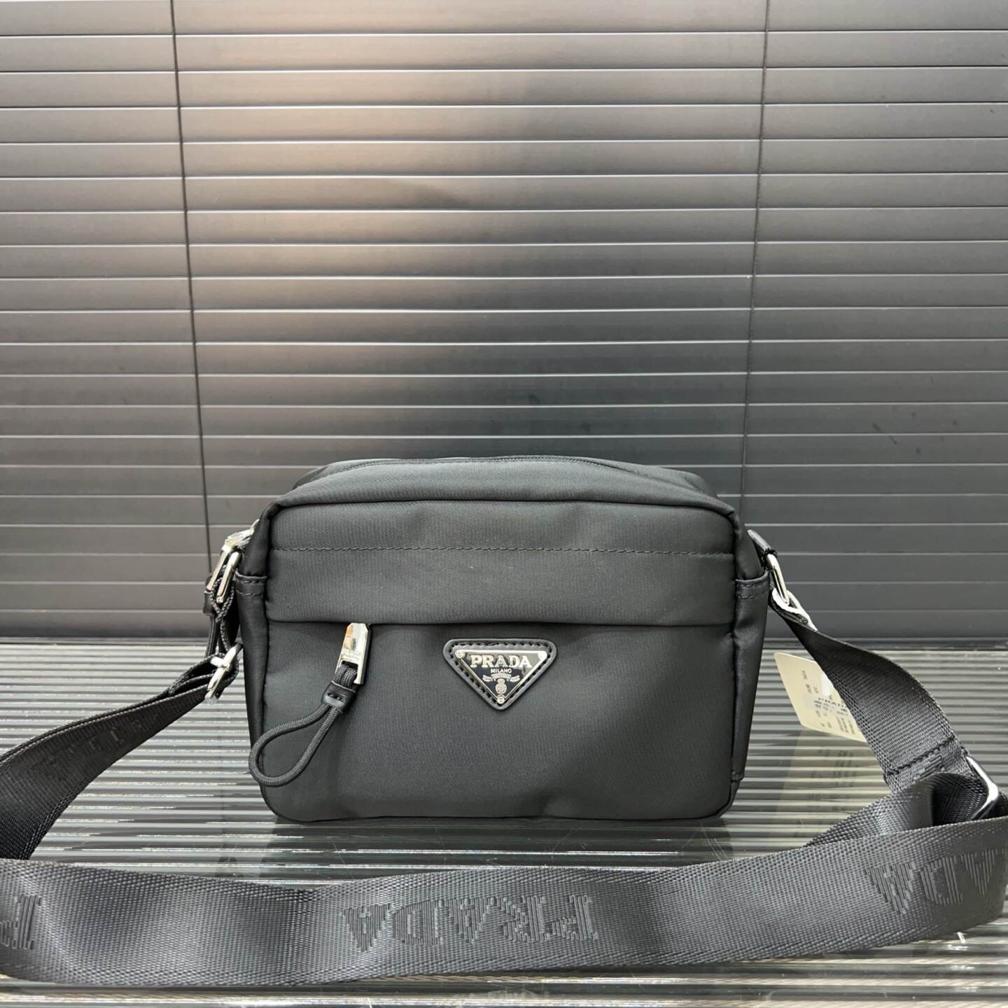 PRADA ナイロン ショルダーバッグ カメラバッグ ユニセックス クロスボディバッグ ワンショルダーバッグ
