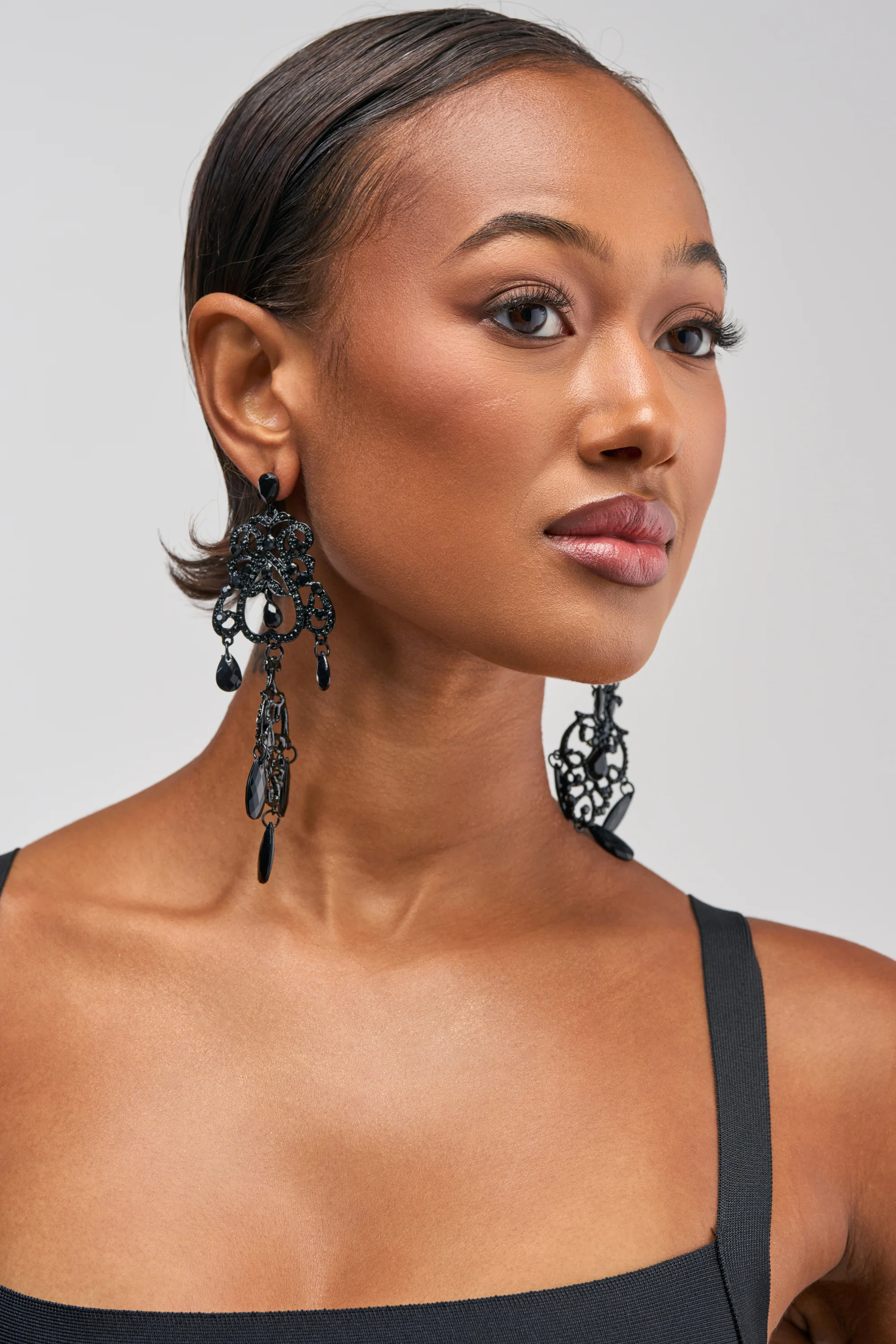 CROWN JEWEL DANGLE EARRINGS - Akira Store