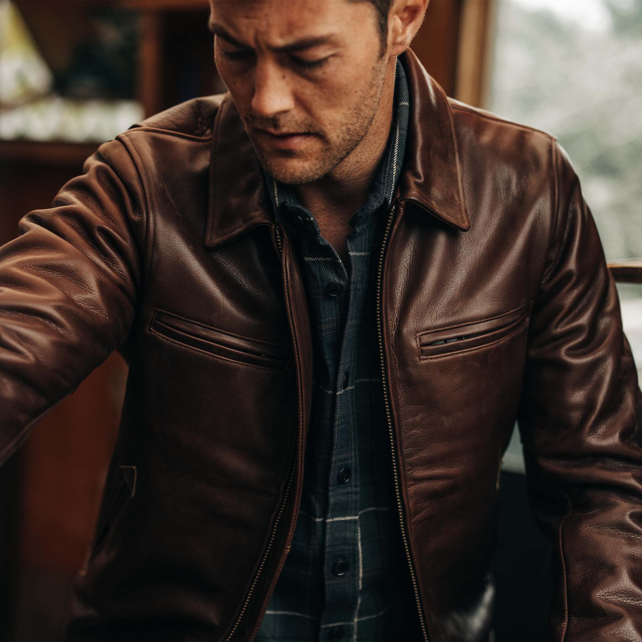 La veste de moto en cuir de vachette espresso