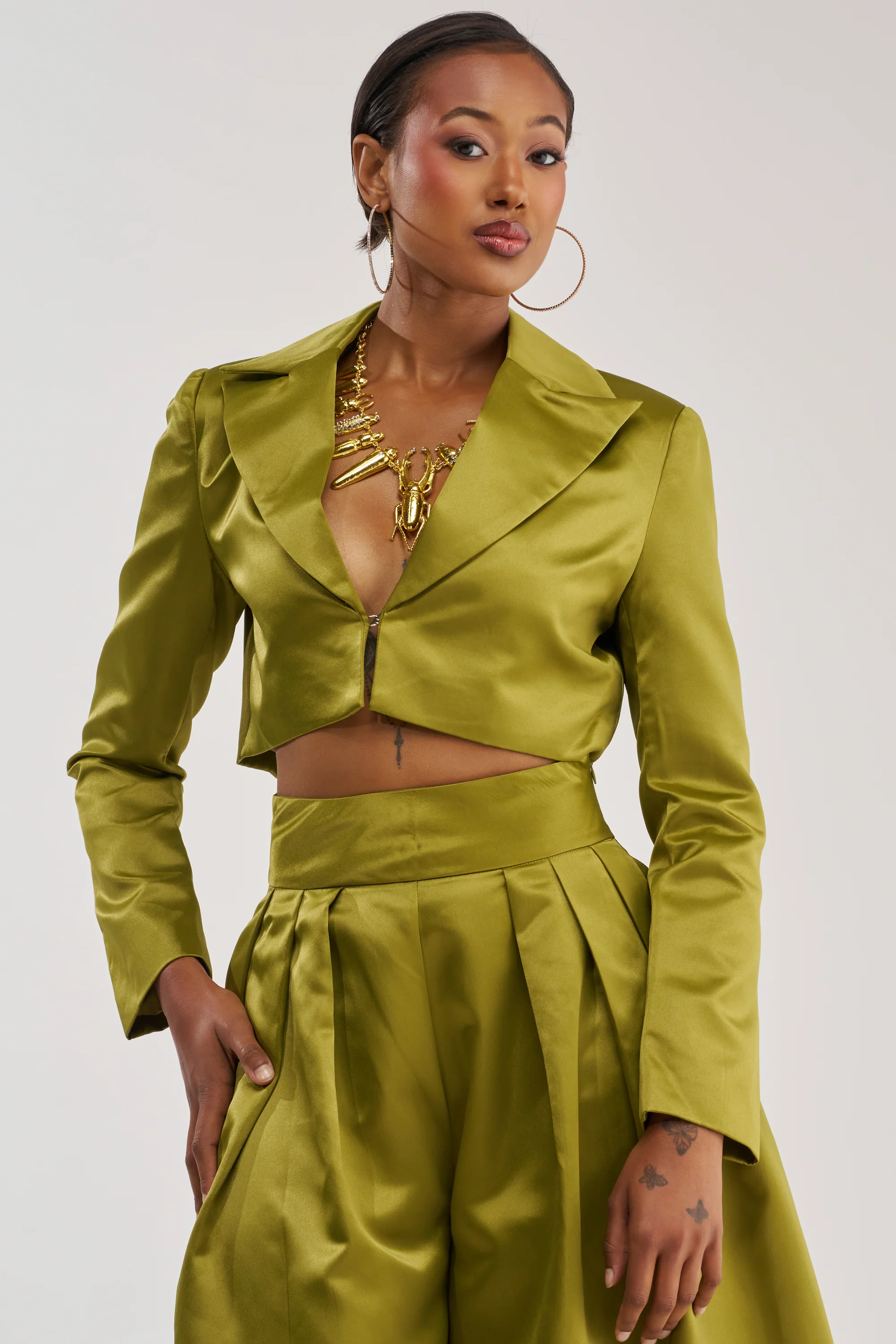 LILA SATIN BLAZER IN CHARTREUSE - Akira Store