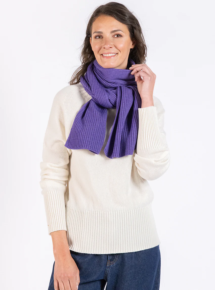 Echarpe en laine mérinos violet foncé