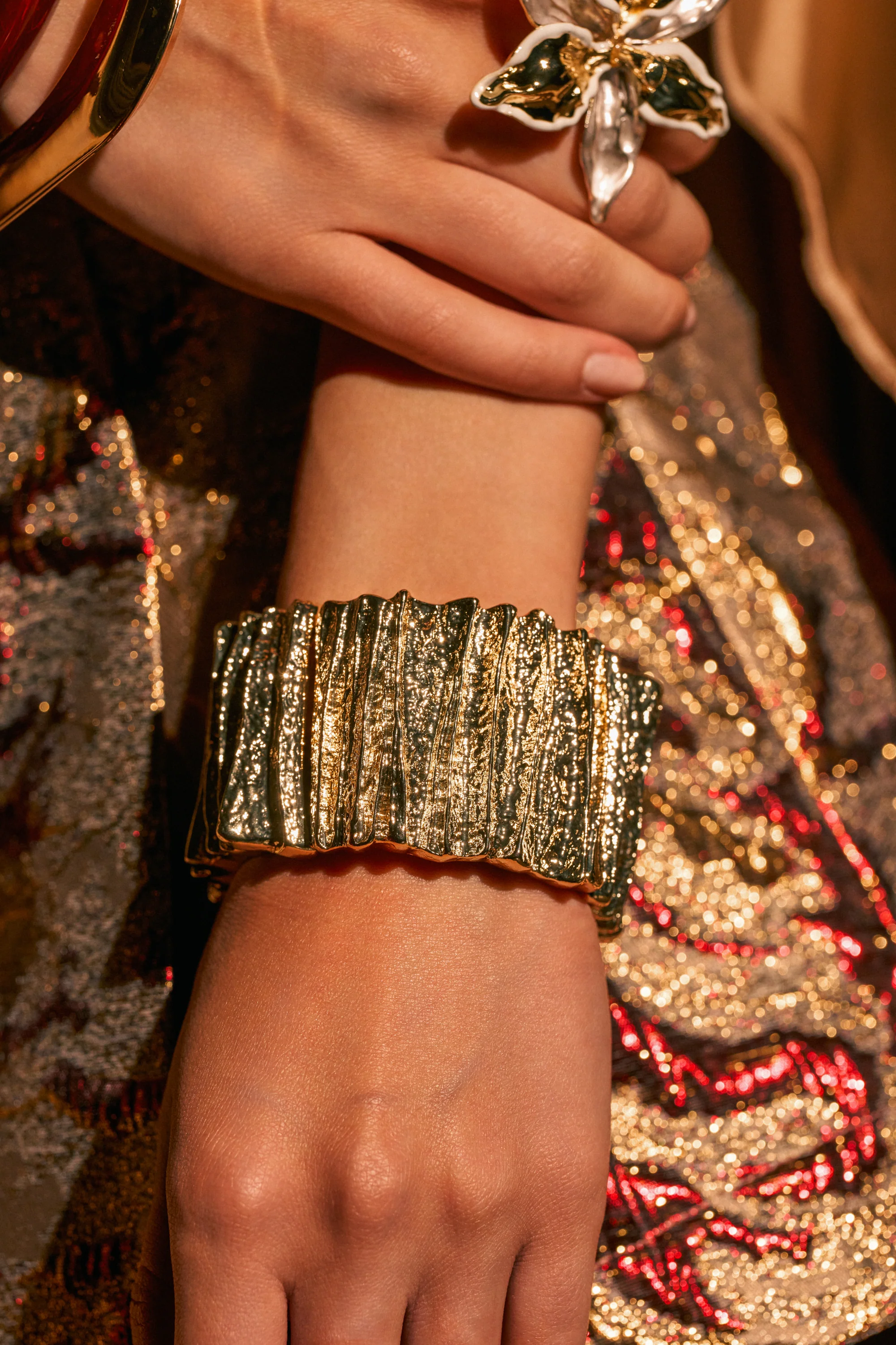 STONE COLD BANGLE IN GOLD - Akira Store