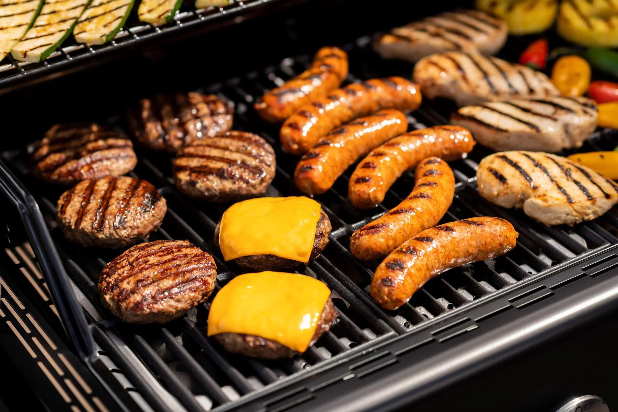 Gas2Coal 4-Burner LP Gas & Charcoal Outdoor Combination Grill