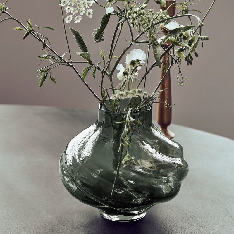 Turn vase 20 cm røkt grå