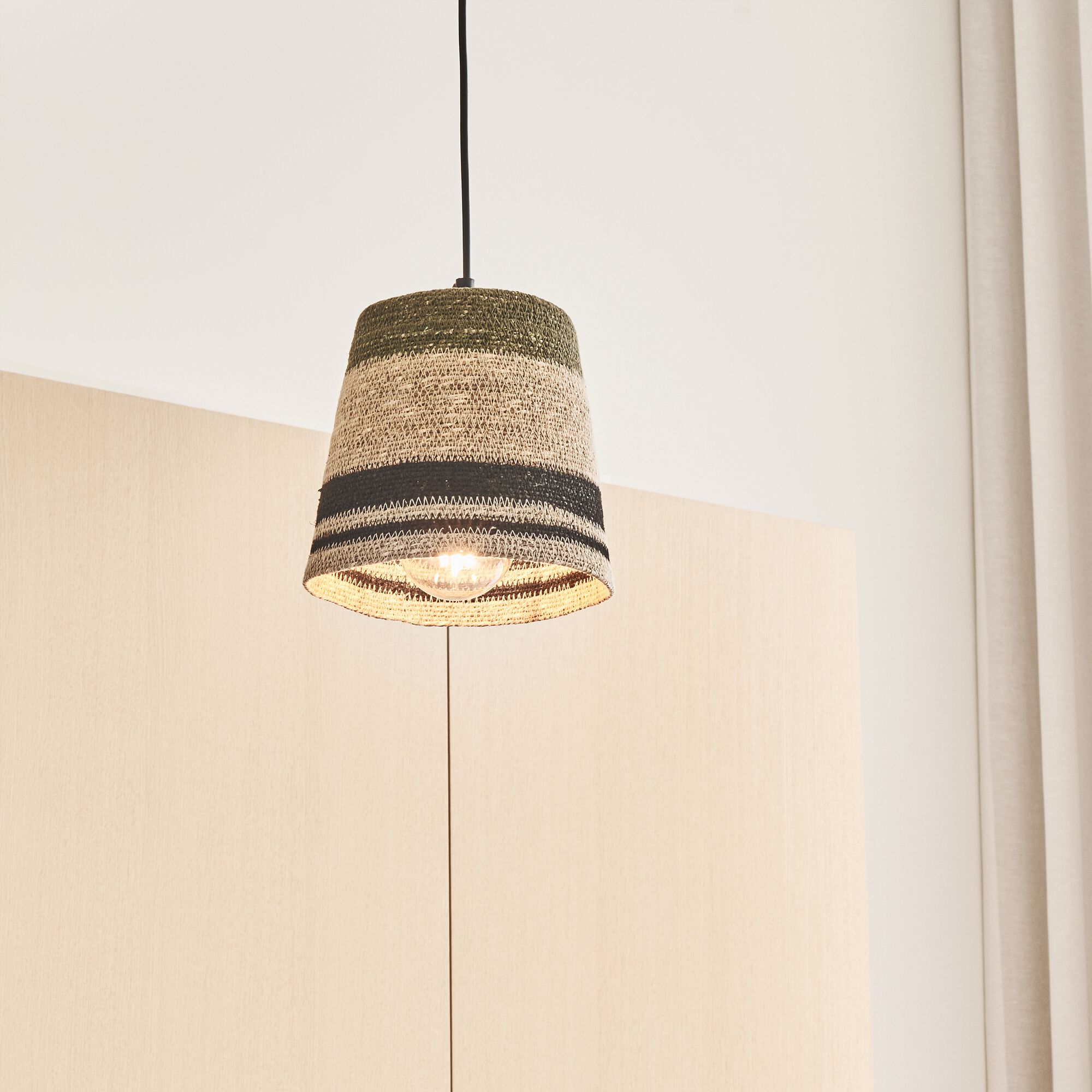 RUBIA - Suspension électrifiée en jonc de mer D14cm - naturel