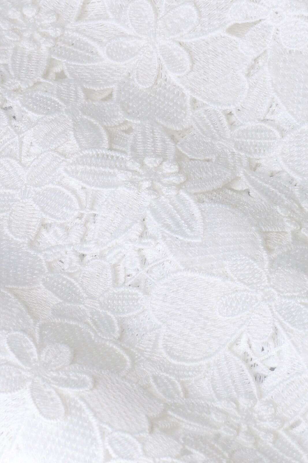 Witte opengewerkte top