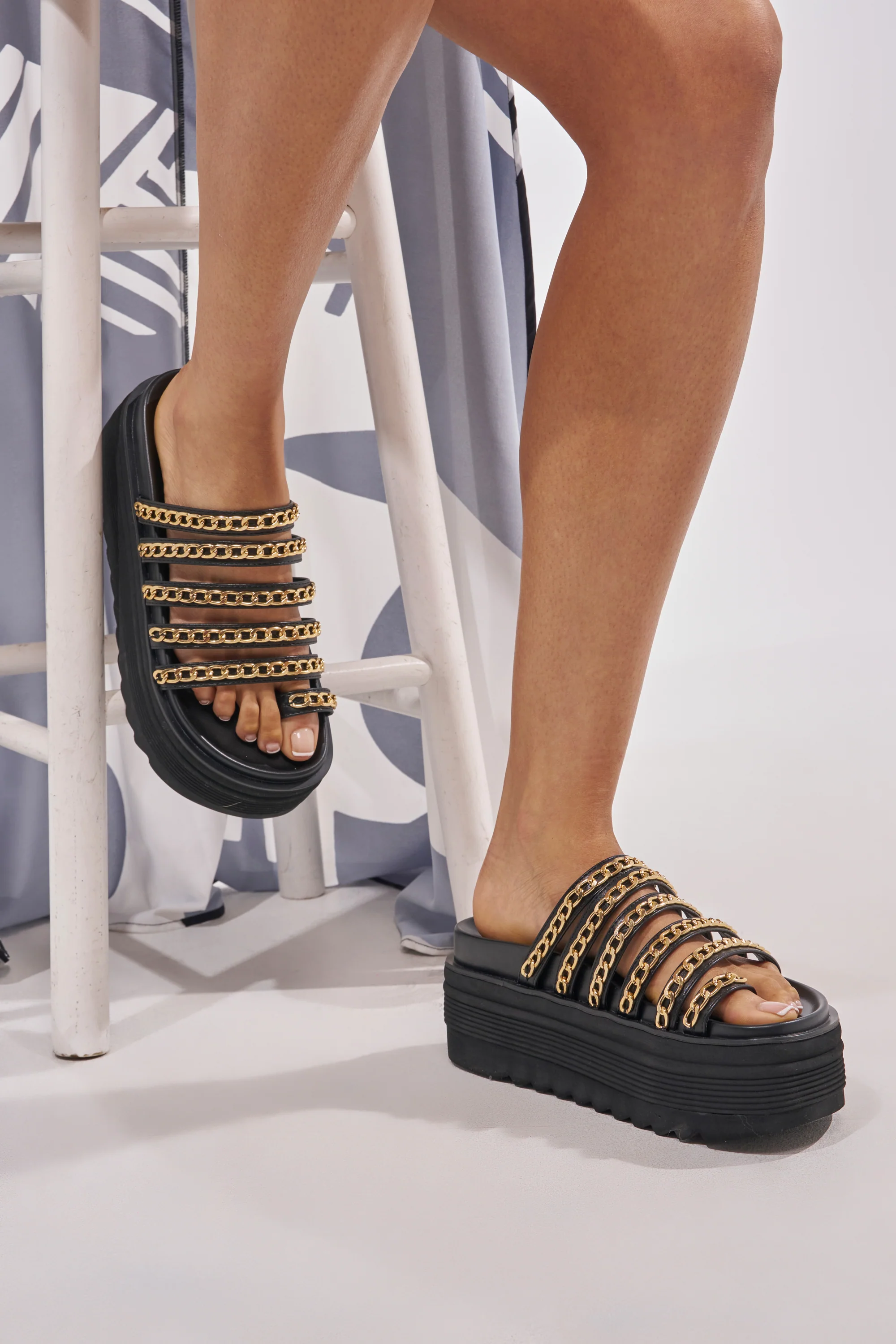 AKIRA CLEMENTE GOLD CHAIN DETAIL FLATFORM SANDAL - Akira Store