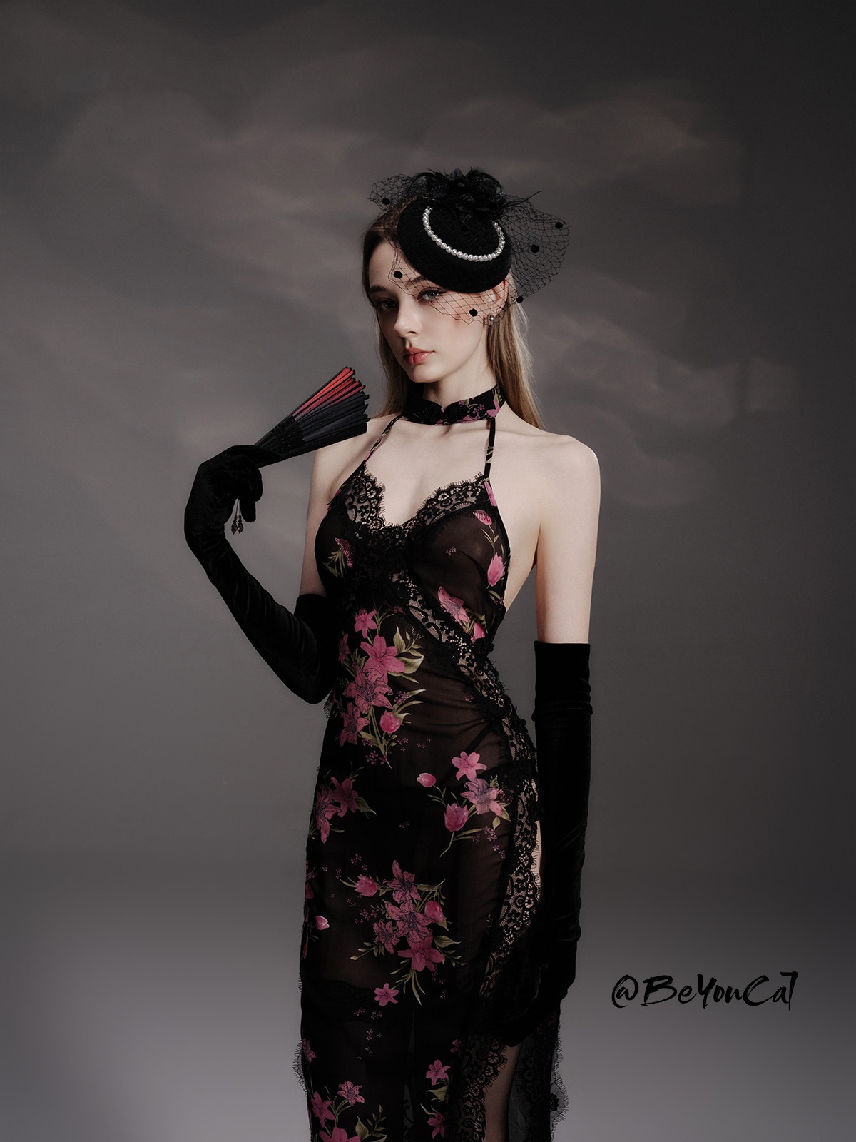 Bu You Cat: Sexy High-Slit Strapless Nightgown