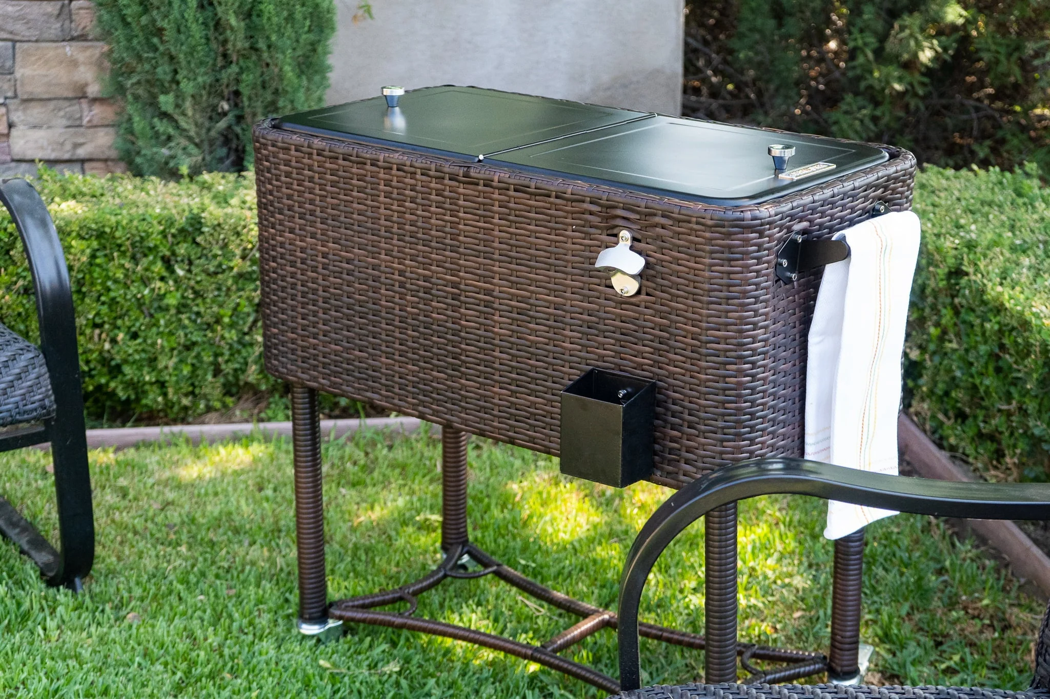 80-QT Wicker Outdoor Patio Cooler, Hand-Woven Wicker Cooler Cart, Rolling Cooler on Wheels with Handle, Brown - Image 5